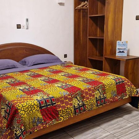 Hotel Robinson Plage Lome Bagian luar foto