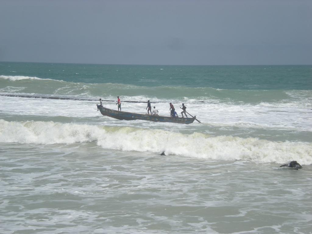 Hotel Robinson Plage Lome Bagian luar foto