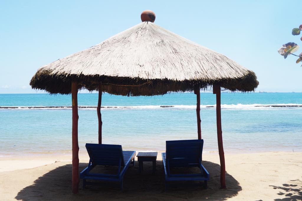 Hotel Robinson Plage Lome Bagian luar foto